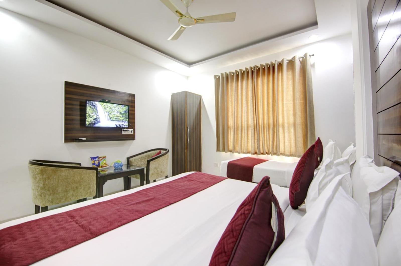 Hotel Devrana Delhi Airport Új-Delhi Kültér fotó