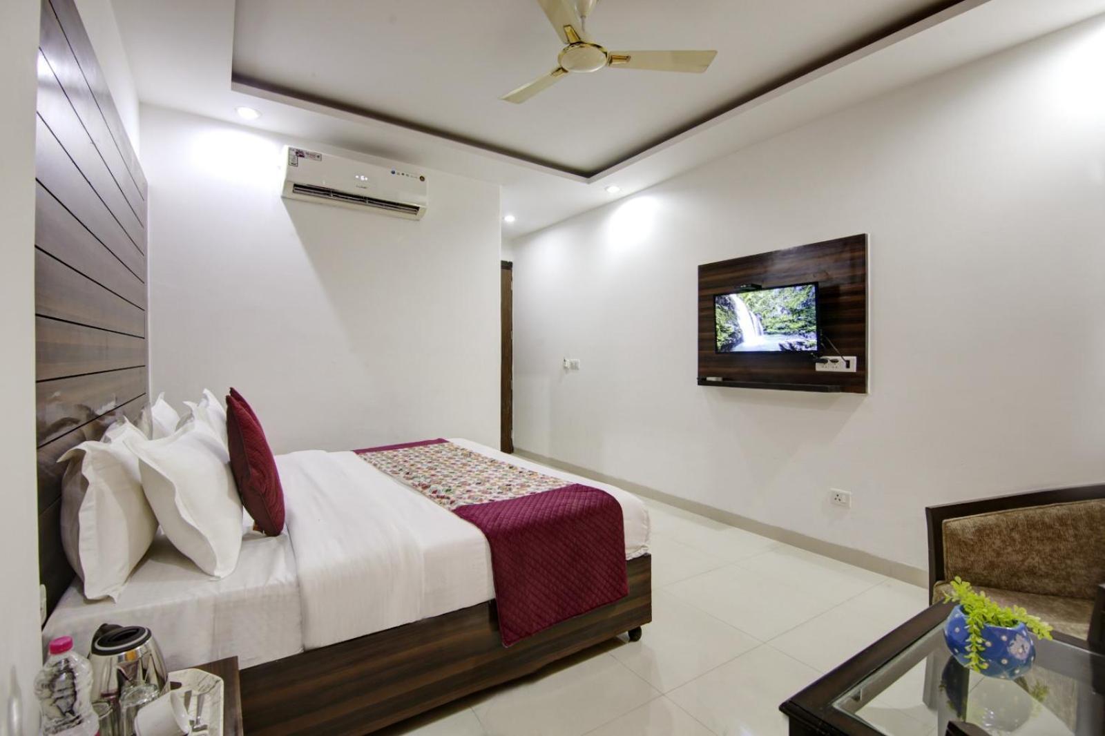 Hotel Devrana Delhi Airport Új-Delhi Kültér fotó