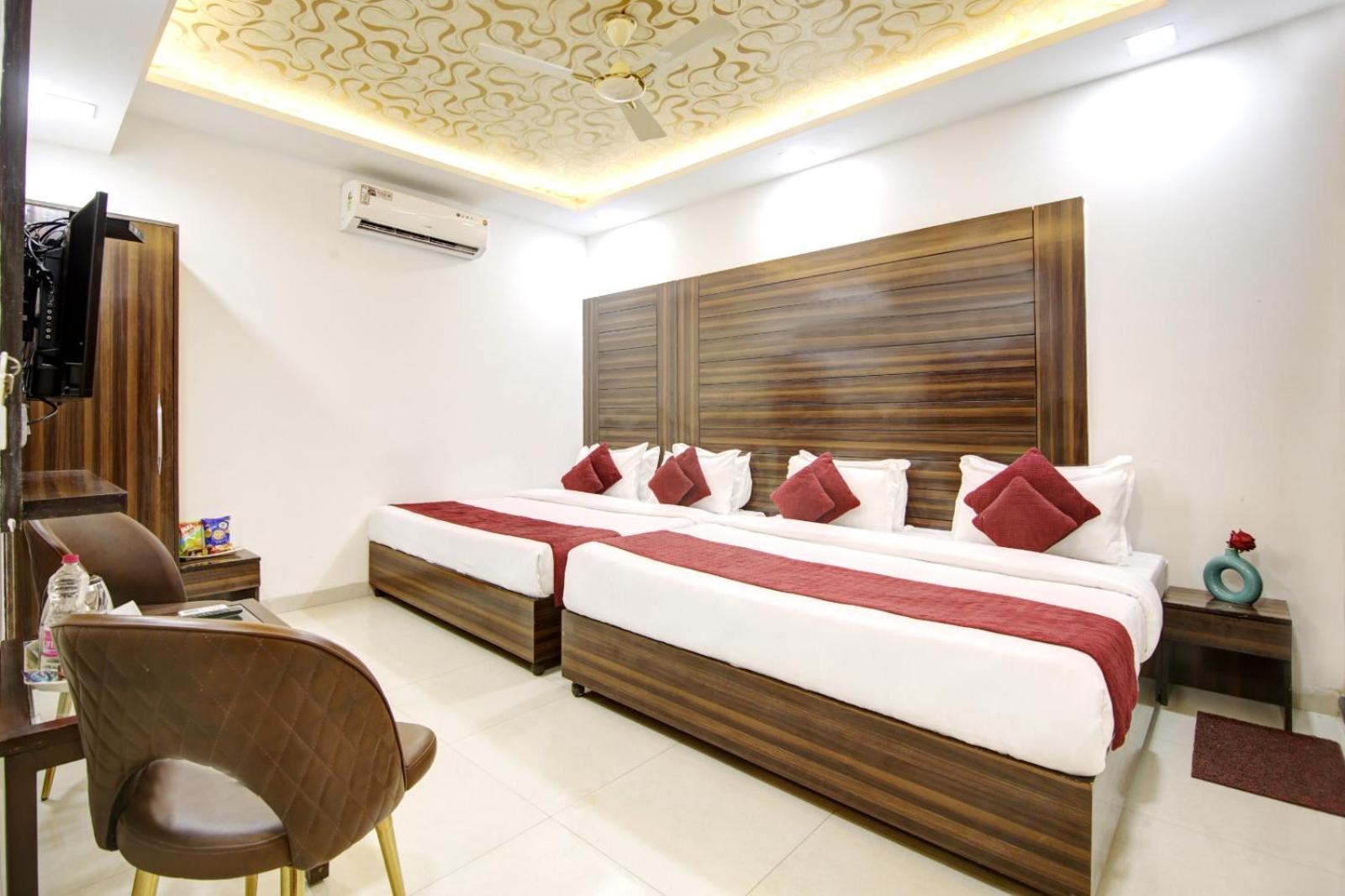Hotel Devrana Delhi Airport Új-Delhi Kültér fotó