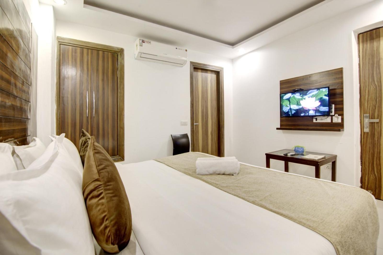 Hotel Devrana Delhi Airport Új-Delhi Kültér fotó