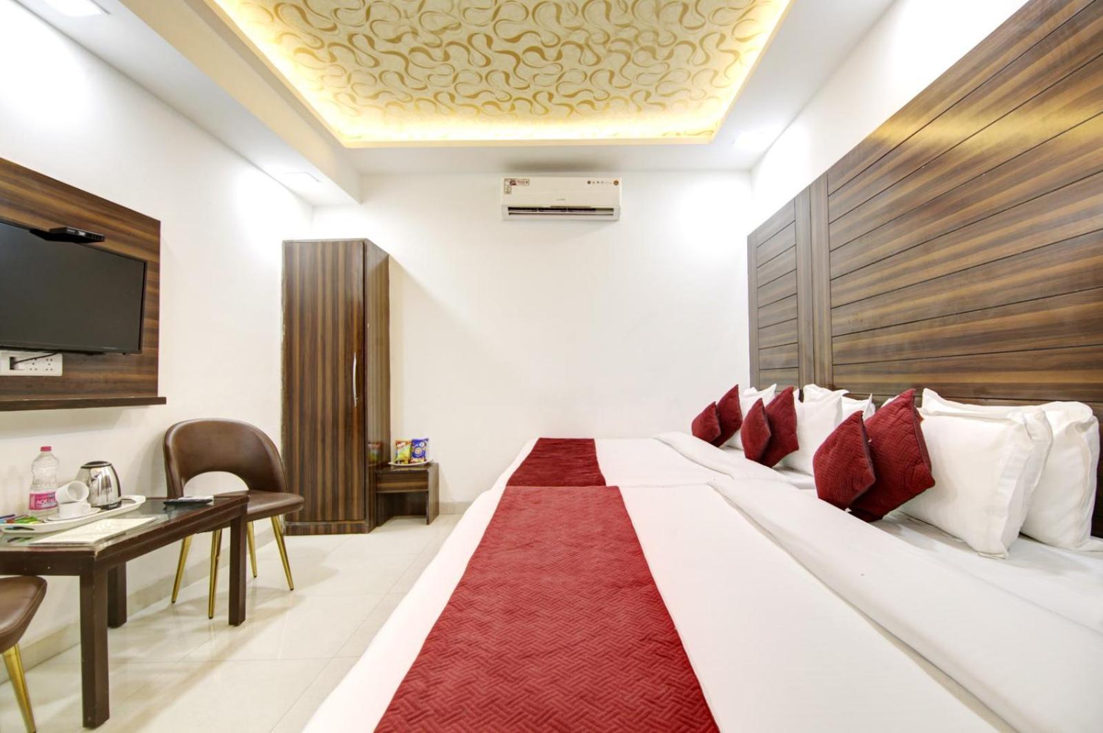 Hotel Devrana Delhi Airport Új-Delhi Kültér fotó