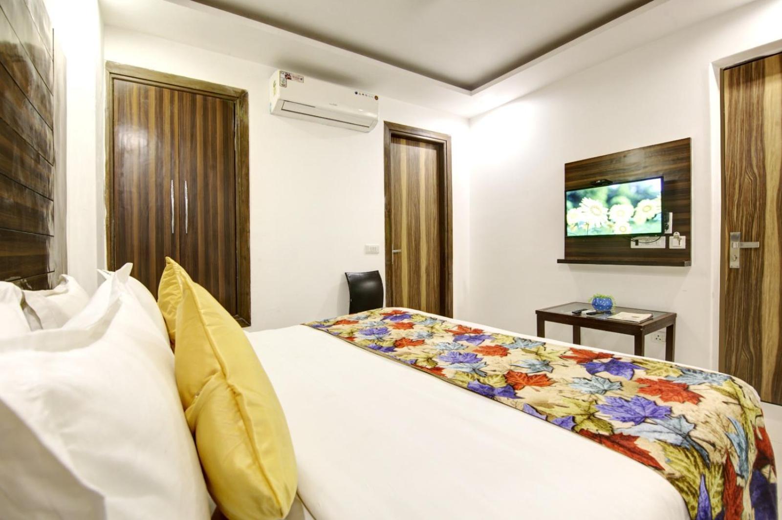Hotel Devrana Delhi Airport Új-Delhi Kültér fotó
